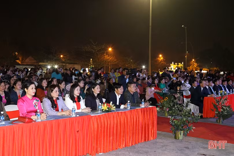 Đặc sắc đêm trình diễn “Tôi yêu áo dài Việt Nam” ở Nghi Xuân