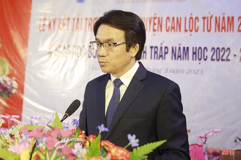 Quỹ học bổng Trần Đình Trấp tài trợ học bổng 3 tỷ đồng cho học sinh khó khăn ở Can Lộc