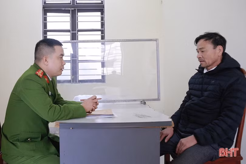 Thạch Hà: Đột kích sới bạc do 2 cha con tổ chức, bắt 12 đối tượng