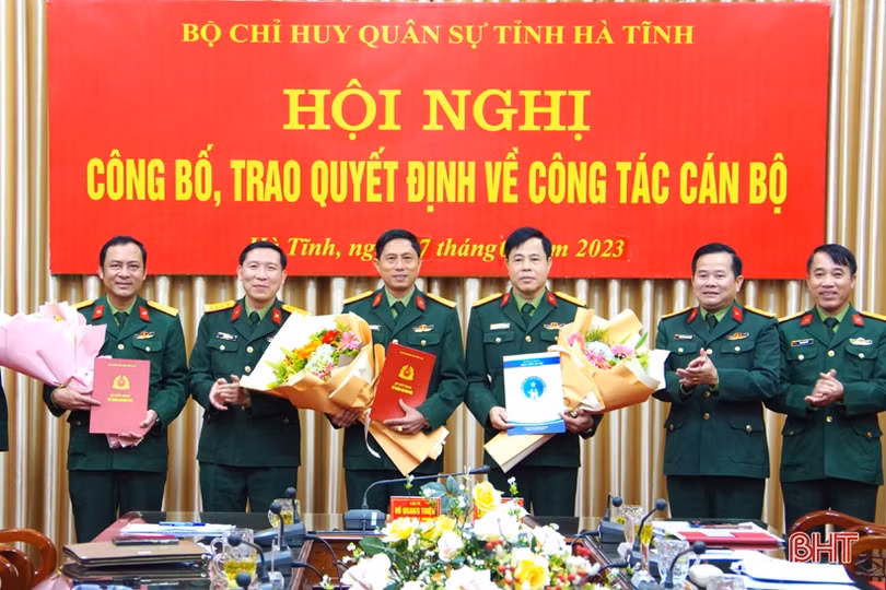 Bộ CHQS tỉnh Hà Tĩnh công bố các quyết định luân chuyển, điều động, bổ nhiệm cán bộ