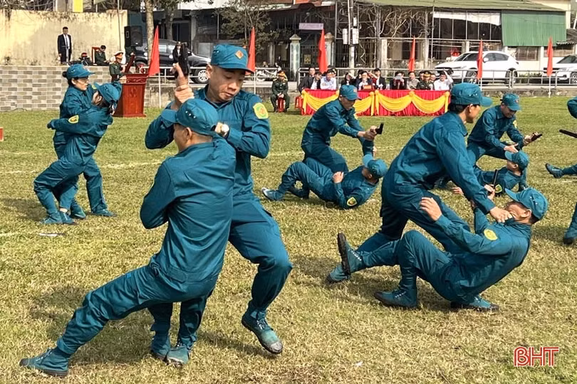 Các địa phương ở Hà Tĩnh ra quân huấn luyện năm 2023