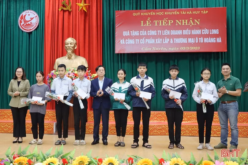Quỹ Khuyến học Hà Huy Tập tiếp nhận hỗ trợ 200 triệu đồng