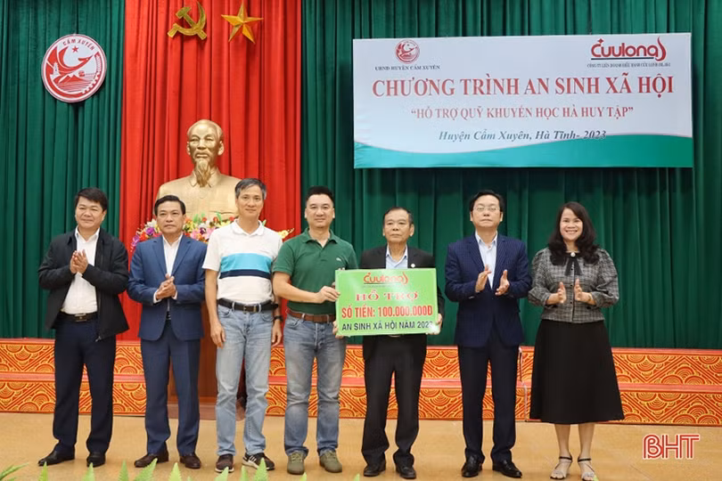 Quỹ Khuyến học Hà Huy Tập tiếp nhận hỗ trợ 200 triệu đồng