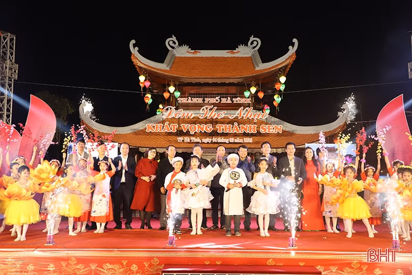 Lắng đọng cảm xúc từ đêm thơ nhạc “Khát vọng Thành Sen”