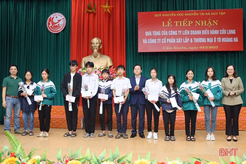 Quỹ Khuyến học Hà Huy Tập tiếp nhận hỗ trợ 200 triệu đồng
