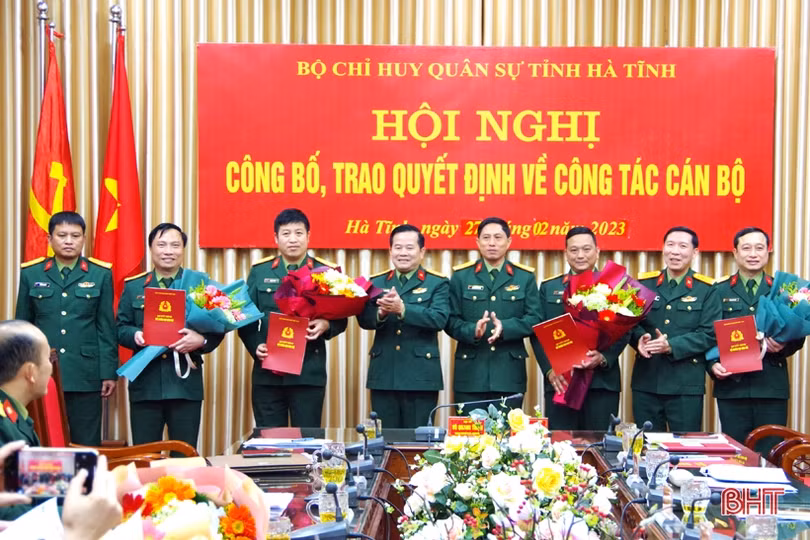 Bộ CHQS tỉnh Hà Tĩnh công bố các quyết định luân chuyển, điều động, bổ nhiệm cán bộ