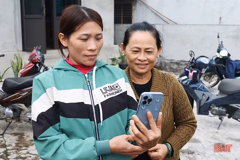 Công an Hà Tĩnh tích cực hướng dẫn người dân làm hộ chiếu trực tuyến