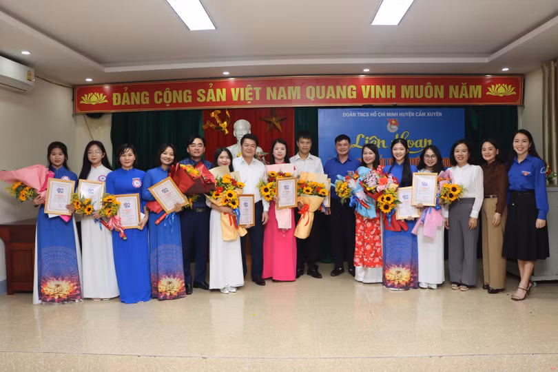 Phó Bí thư Đoàn trường THPT Cẩm Xuyên nhất liên hoan báo cáo viên, tuyên truyền viên giỏi
