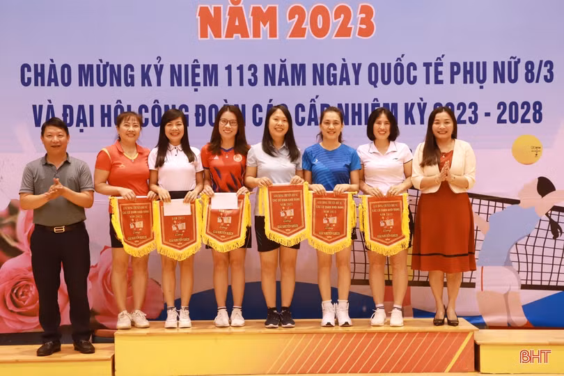 Ủy ban Kiểm tra Tỉnh ủy vô địch Giải Bóng chuyền hơi nữ Công đoàn Khối các cơ quan Đảng