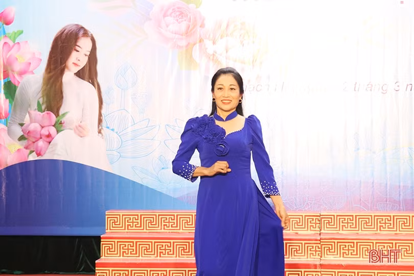 Phụ nữ Thạch Hà thanh lịch trong chương trình “Duyên dáng áo dài”