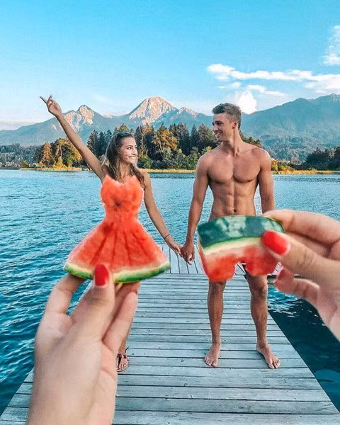 Muôn kiểu check-in bá đạo cùng hội bạn thân khi đi du lịch