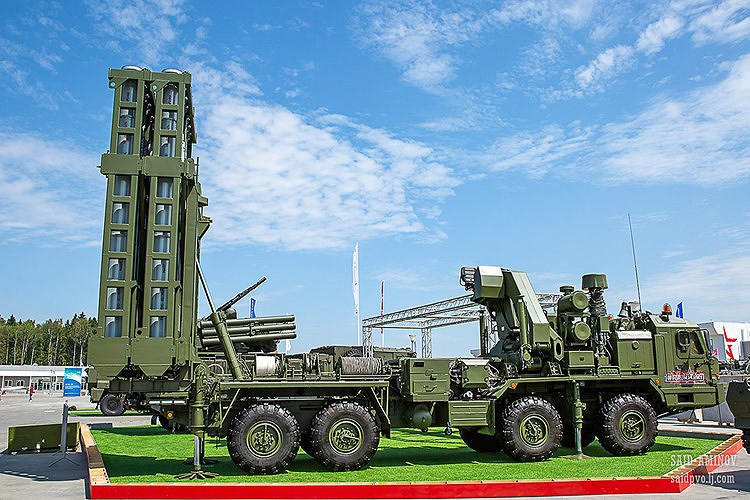 Dàn tên lửa phòng không Nga trưng bày tại Triển lãm Army 2019