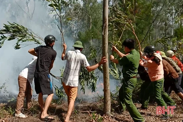 Liên tiếp cháy rừng ở các địa phương Hà Tĩnh