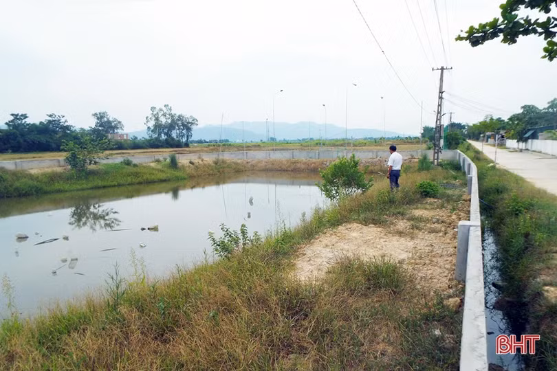 Bể cạn nước mưa, người dân Đức Thọ cải tạo 30 giếng làng “chống khát”