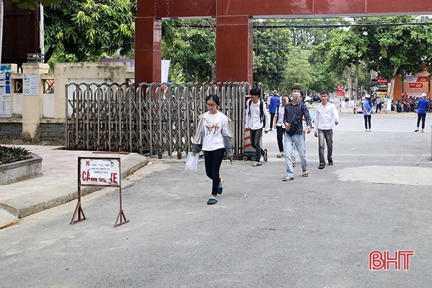 Hơn 16.800 thí sinh làm thủ tục thi THPT quốc gia tại Hà Tĩnh