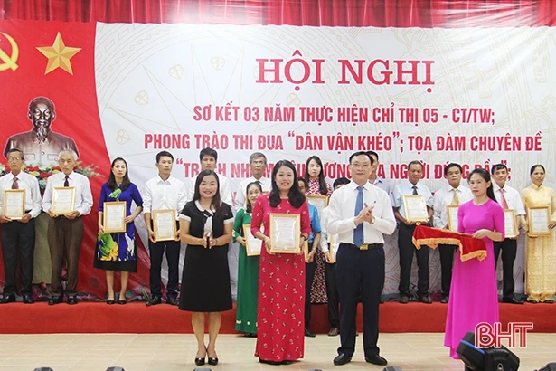 Đức Thọ vinh danh 50 tập thể, cá nhân thực hiện tốt Chỉ thị 05 và dân vận khéo