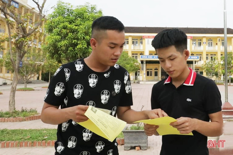 Sỹ tử Hà Tĩnh đội nắng, tự tin bước vào kỳ thi THPT quốc gia