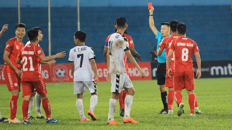 Lượt đi V.League 2019: 3 trận đấu gây bức xúc từ trọng tài