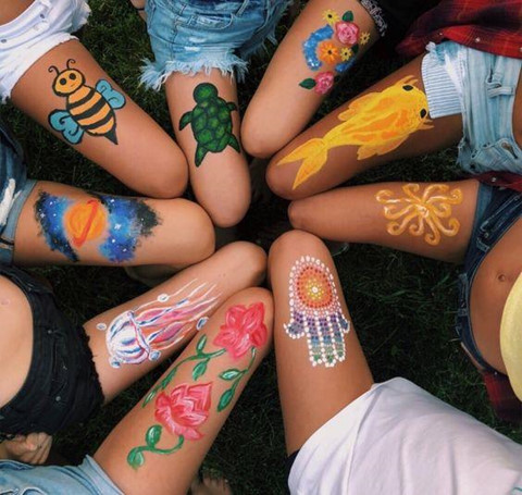 Muôn kiểu check-in bá đạo cùng hội bạn thân khi đi du lịch ảnh 13 Muôn kiểu check-in bá đạo cùng hội bạn thân khi đi du lịch