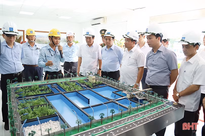 Trưởng ban Tổ chức Trung ương khảo sát nông thôn mới và KKT Vũng Áng