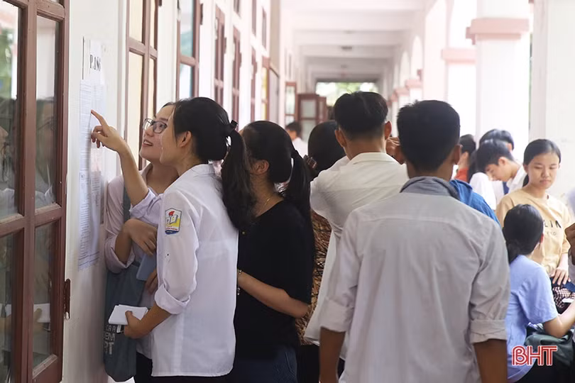 Sỹ tử Hà Tĩnh đội nắng, tự tin bước vào kỳ thi THPT quốc gia