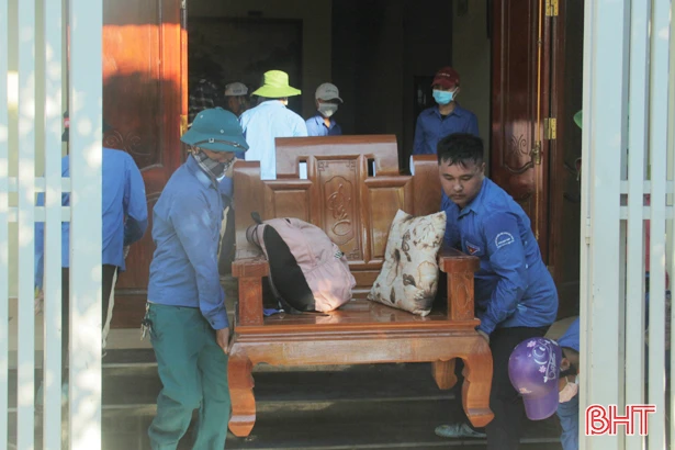 Cháy rừng ở Nghi Xuân: Lực lượng chức năng ngăn đám cháy bùng phát trở lại