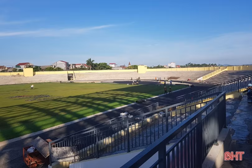 Người dân Hà Tĩnh háo hức chờ ngày khai trương sân vận động