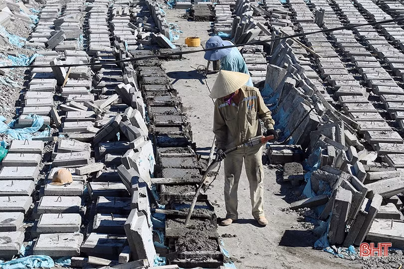 “Vượt nắng” trên công trường dự án tưới tiêu Bắc Thạch Hà