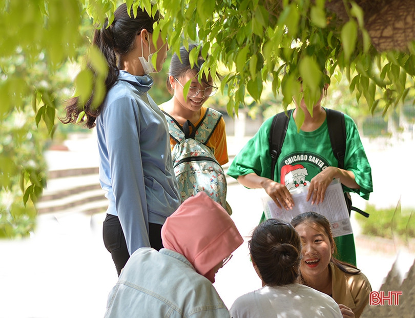 Sỹ tử Hà Tĩnh đội nắng, tự tin bước vào kỳ thi THPT quốc gia