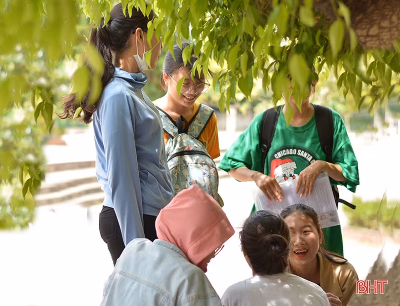 Sỹ tử Hà Tĩnh đội nắng, tự tin bước vào kỳ thi THPT quốc gia