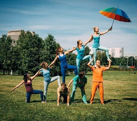 Muôn kiểu check-in bá đạo cùng hội bạn thân khi đi du lịch