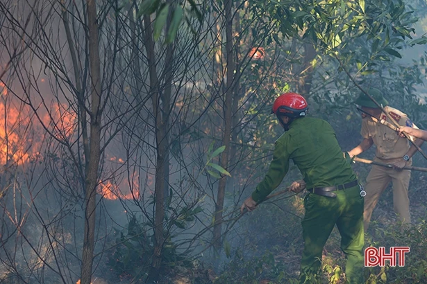 Liên tiếp cháy rừng ở các địa phương Hà Tĩnh