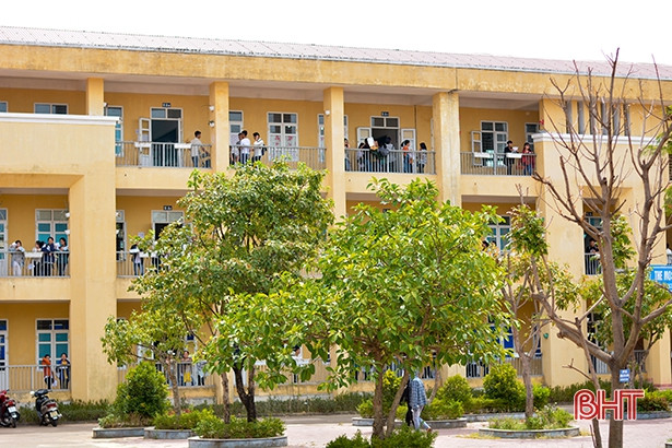 Hơn 16.800 thí sinh làm thủ tục thi THPT quốc gia tại Hà Tĩnh