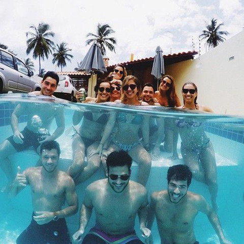 Muôn kiểu check-in bá đạo cùng hội bạn thân khi đi du lịch ảnh 18 Muôn kiểu check-in bá đạo cùng hội bạn thân khi đi du lịch