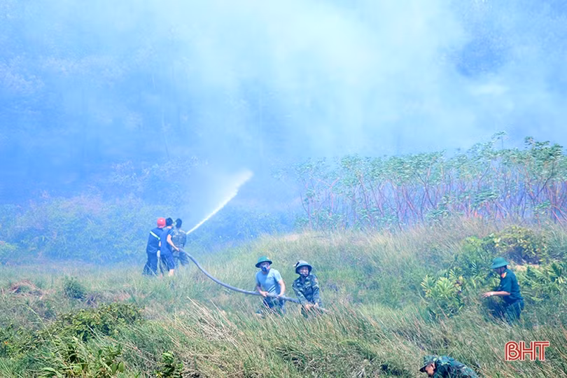 Trưởng ban Tổ chức Trung ương trực tiếp chỉ đạo chống cháy rừng ở Hương Sơn