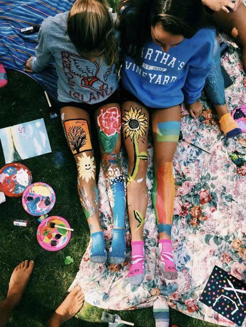 Muôn kiểu check-in bá đạo cùng hội bạn thân khi đi du lịch