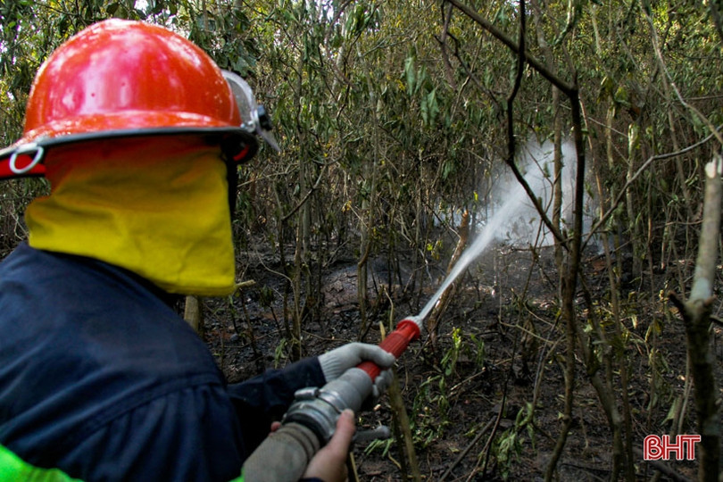 Hơn 1.300 cán bộ, chiến sỹ LLVT Hà Tĩnh dầm mình trong biển lửa