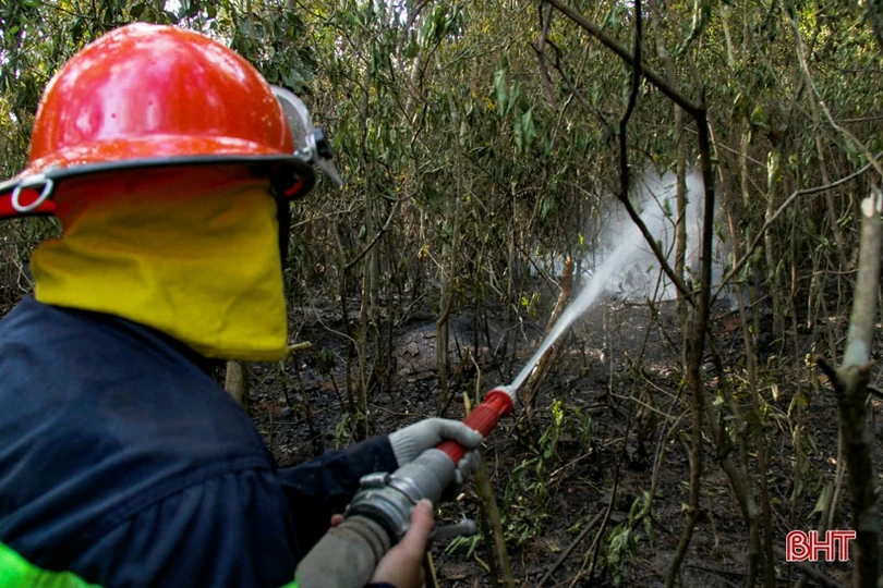 Hơn 1.300 cán bộ, chiến sỹ LLVT Hà Tĩnh dầm mình trong biển lửa