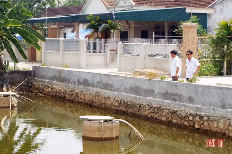 Bể cạn nước mưa, người dân Đức Thọ cải tạo 30 giếng làng “chống khát”