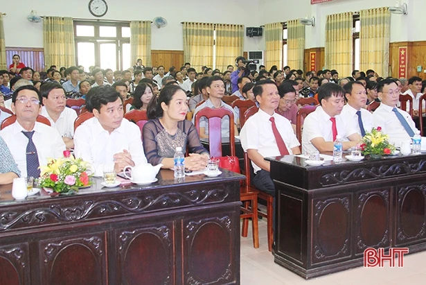 Đức Thọ vinh danh 50 tập thể, cá nhân thực hiện tốt Chỉ thị 05 và dân vận khéo