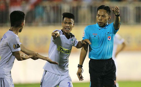 Lượt đi V.League 2019: 3 trận đấu gây bức xúc từ trọng tài