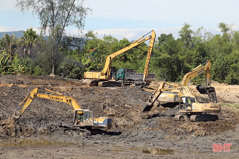 “Vượt nắng” trên công trường dự án tưới tiêu Bắc Thạch Hà