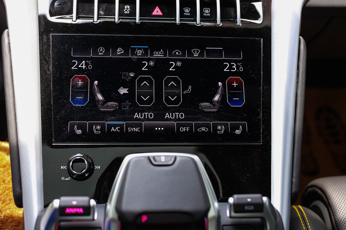 Siêu SUV Lamborghini Urus giá hơn 20 tỷ tại Việt Nam ảnh 8 Siêu SUV Lamborghini Urus giá hơn 20 tỷ tại Việt Nam