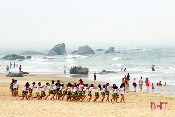 Biển Kỳ Xuân đón trên 60.000 lượt khách du lịch