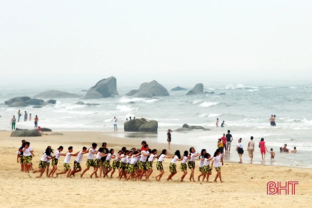 Biển Kỳ Xuân đón trên 60.000 lượt khách du lịch