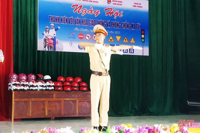 Hơn 200 ĐVTN tham gia ngày hội văn hóa giao thông, phòng chống ma túy