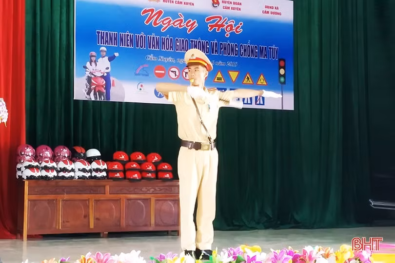 Hơn 200 ĐVTN tham gia ngày hội văn hóa giao thông, phòng chống ma túy