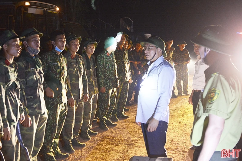 Hơn 1.300 cán bộ, chiến sỹ LLVT Hà Tĩnh dầm mình trong biển lửa