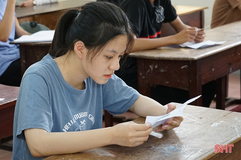 Sỹ tử Hà Tĩnh đội nắng, tự tin bước vào kỳ thi THPT quốc gia