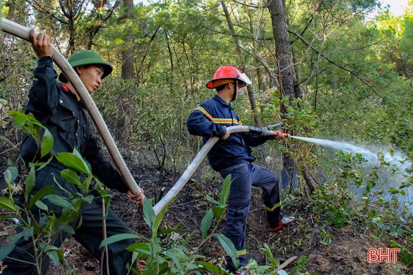 Hơn 1.300 cán bộ, chiến sỹ LLVT Hà Tĩnh dầm mình trong biển lửa